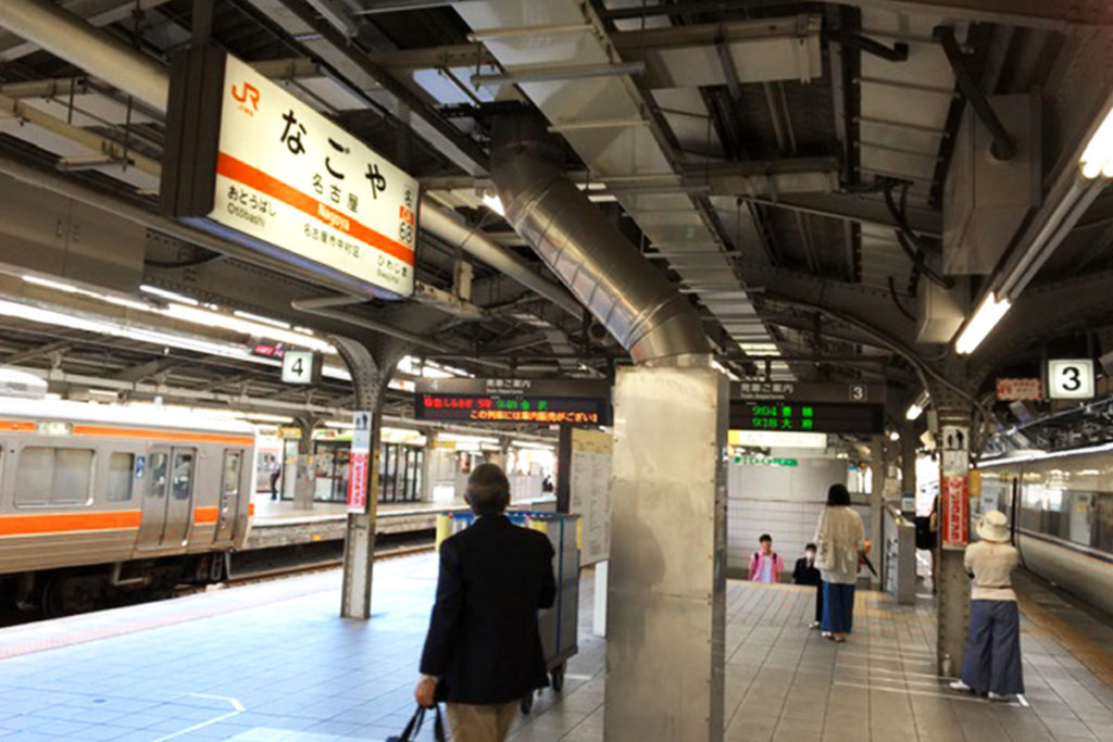 太陽光照明システム・スカイライトチューブ　名古屋駅にて